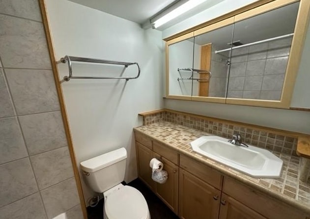 Bathroom - 1560 Kanunu St