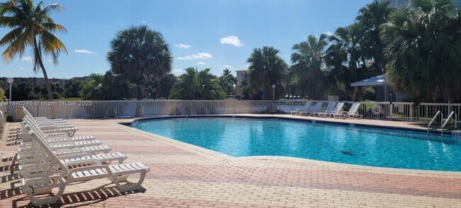 Foto del edificio - 9351 Fontainebleau Blvd
