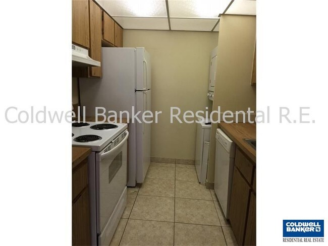 Building Photo - 10152 Twin Lakes Dr