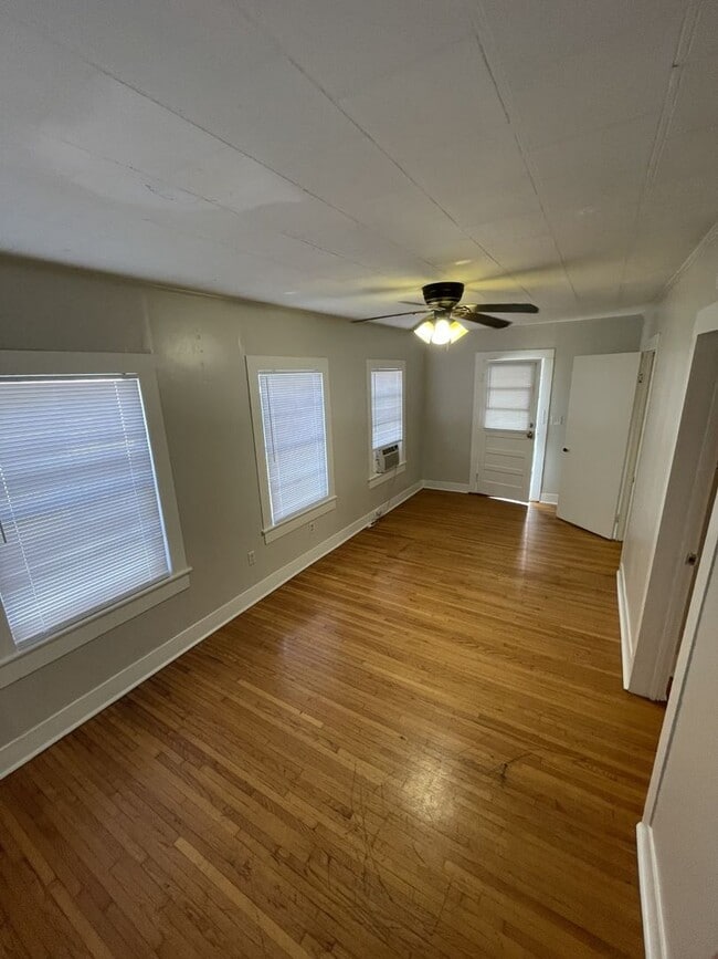 Foto del edificio - 609 Jefferson Blvd