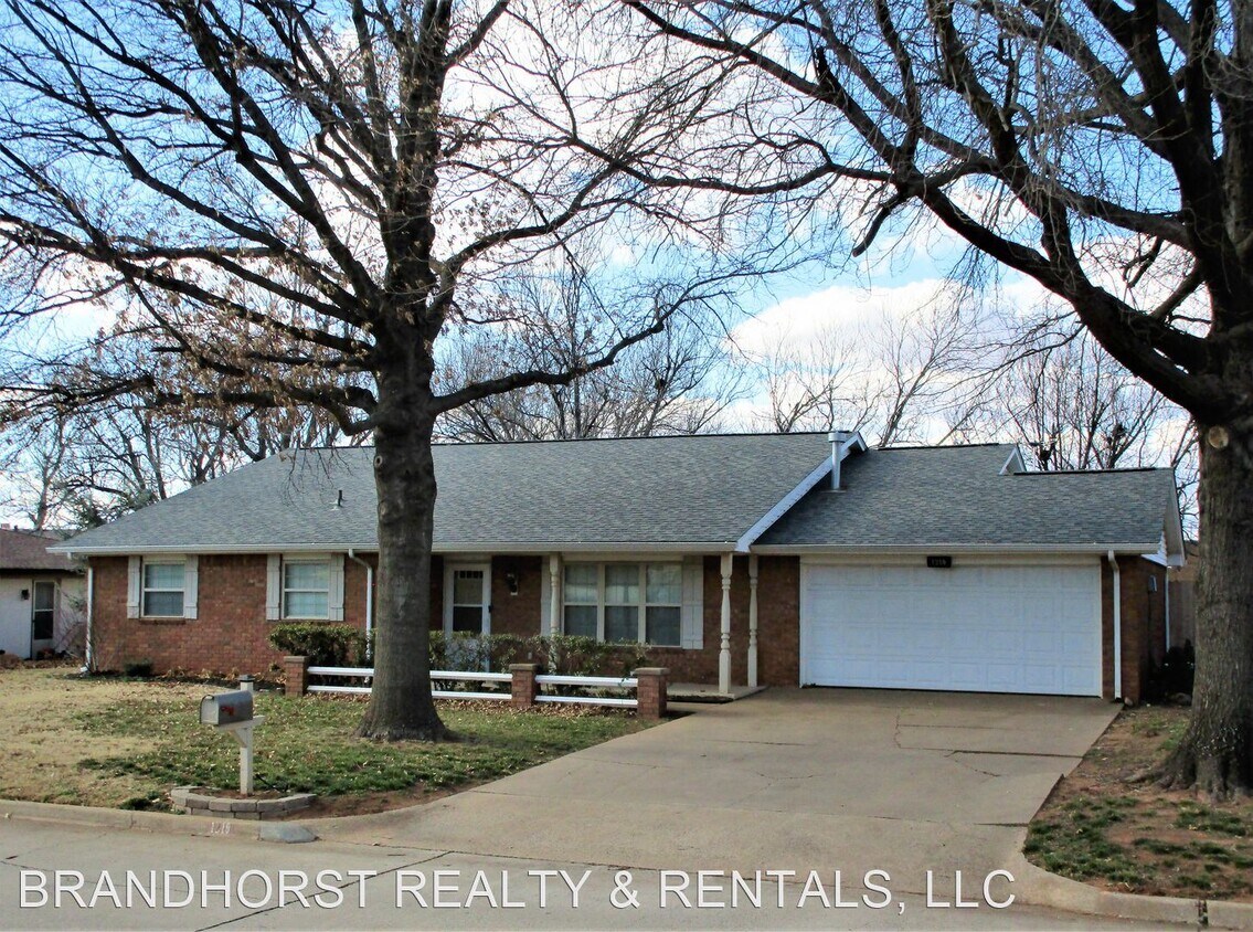 3 br, 2 bath House 1219 N Terrace Drive House Rental in Weatherford