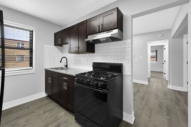 Foto del edificio - 2050-2060 E 72nd Pl