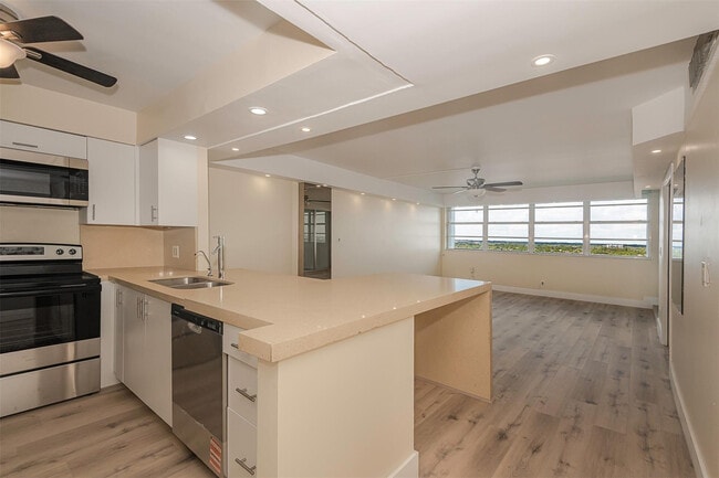 Building Photo - 1400 S Ocean Dr