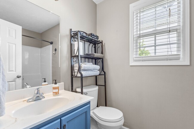Foto del edificio - 557 Oakmont Dr