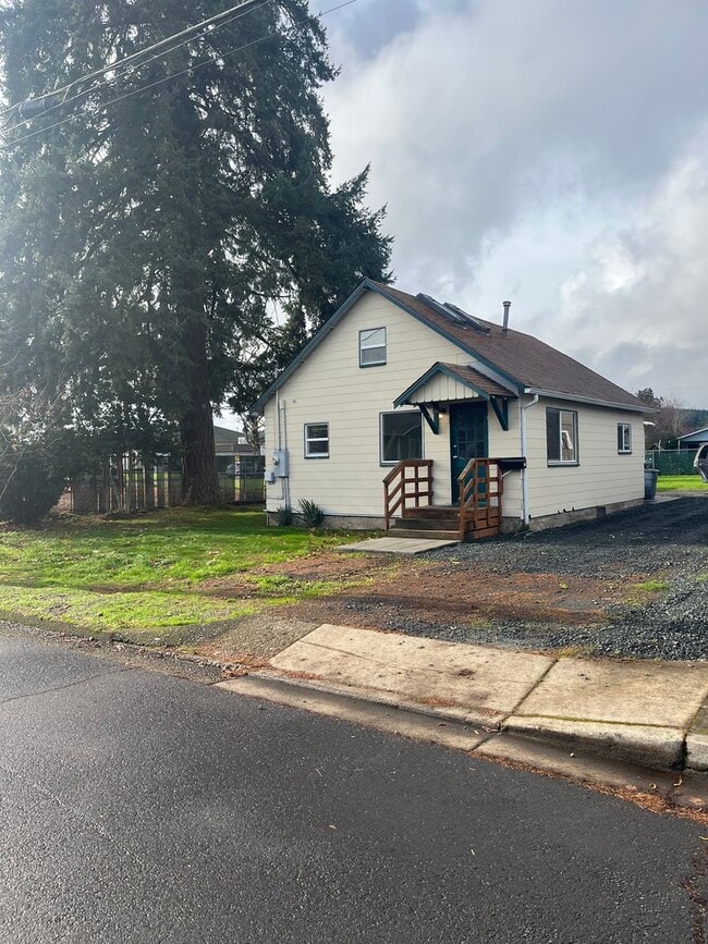 Building Photo - 843 S 3rd St