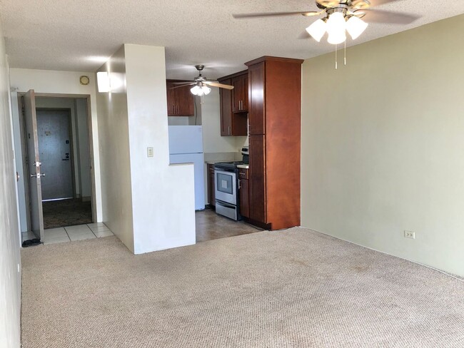 Building Photo - Century West 2 bedroom 2 bathroom 1 covere...