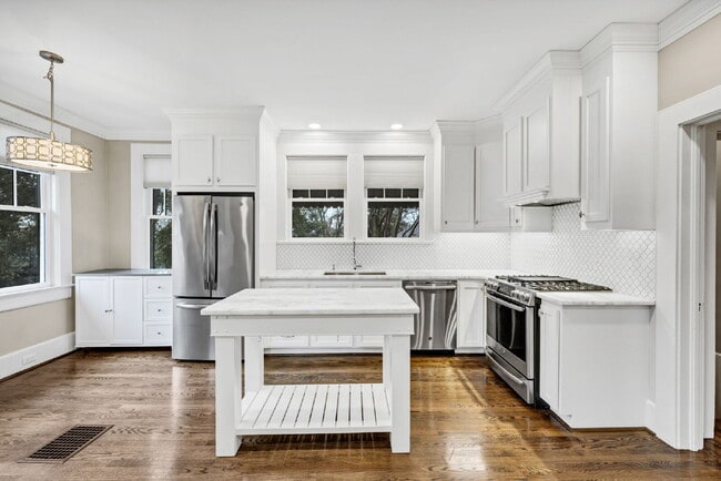 Building Photo - Updated Brick Home with Spacious Layout and Fully Fenced Corner Lot Near USC