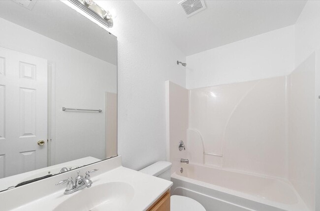 Building Photo - 10441 Hugue Way