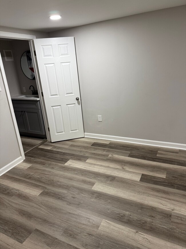 Building Photo - 2183 Valleyview Dr