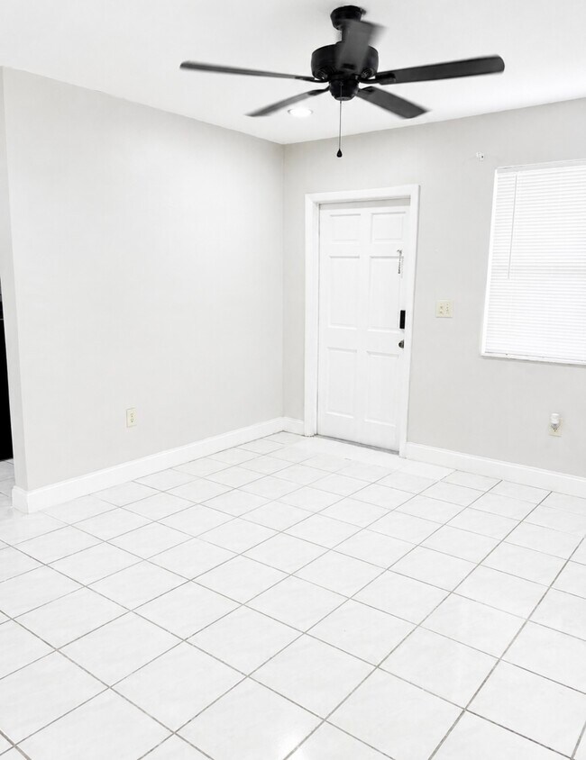 Foto del edificio - 457 NE 139th St
