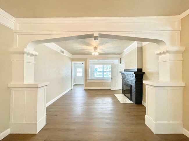 Building Photo - 7700 Boca Ciega Dr