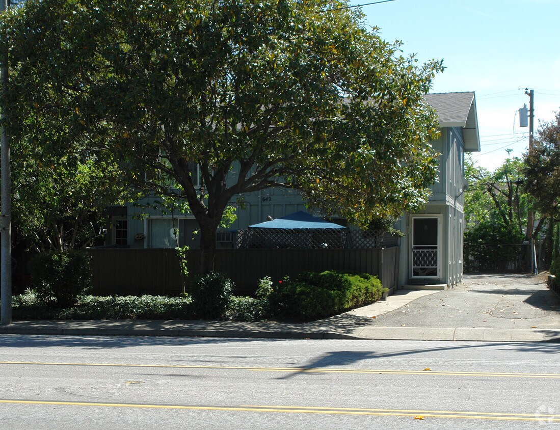 Building Photo - 642 Hollenbeck Ave