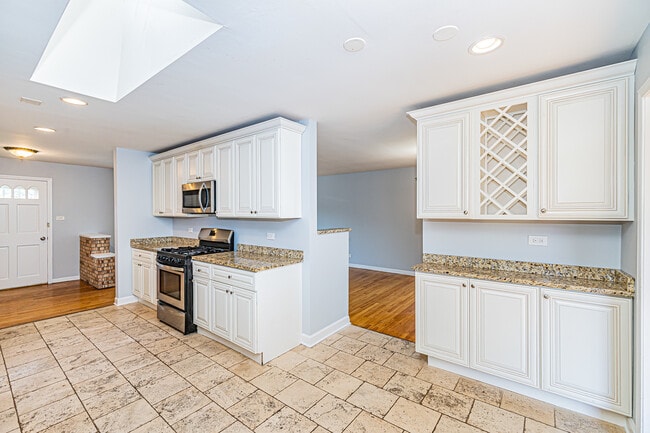 Building Photo - 1767 E Cree Ln