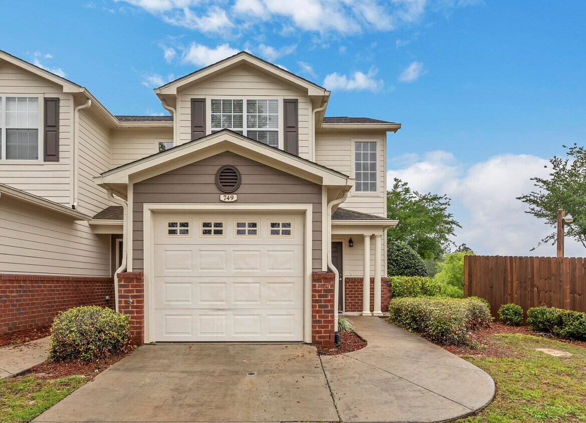 Foto principal - 749 Majestic Dr