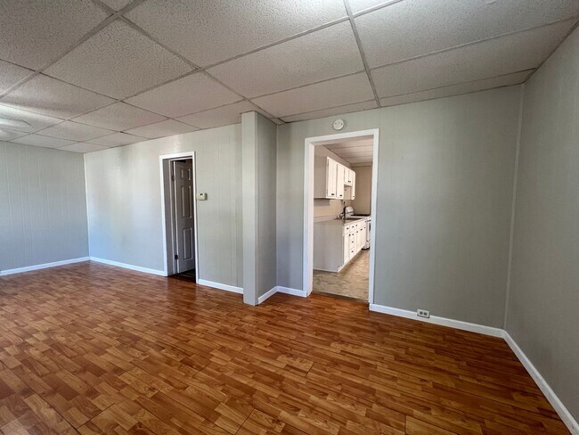Building Photo - 609 S 14th