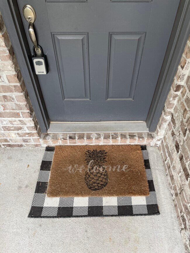 Foto del edificio - 320 Seamarge Ln