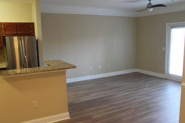 Building Photo - 2700 Pine Tree Rd NE