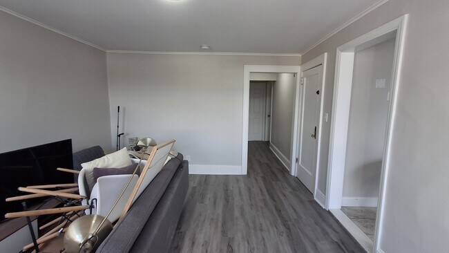 Sala de estar (ángulo diferente) - 330 Hudson St