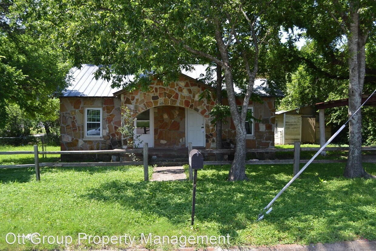 Primary Photo - 2 br, 1 bath House - 408 E. North Ave.