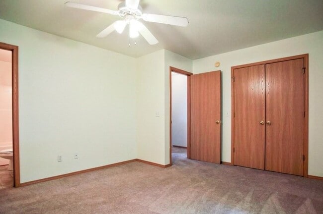 Foto del edificio - Hidden Lake Townhomes