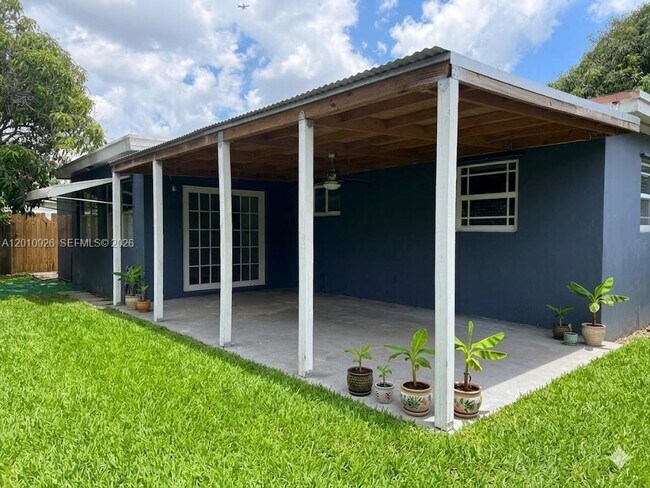 Building Photo - 2802 SW 67th Ln