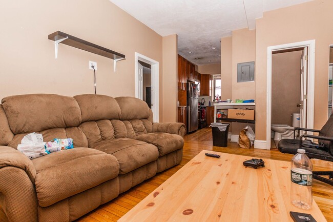 Building Photo - Allston 4bedroom /  1.5bath available September 1st $4700