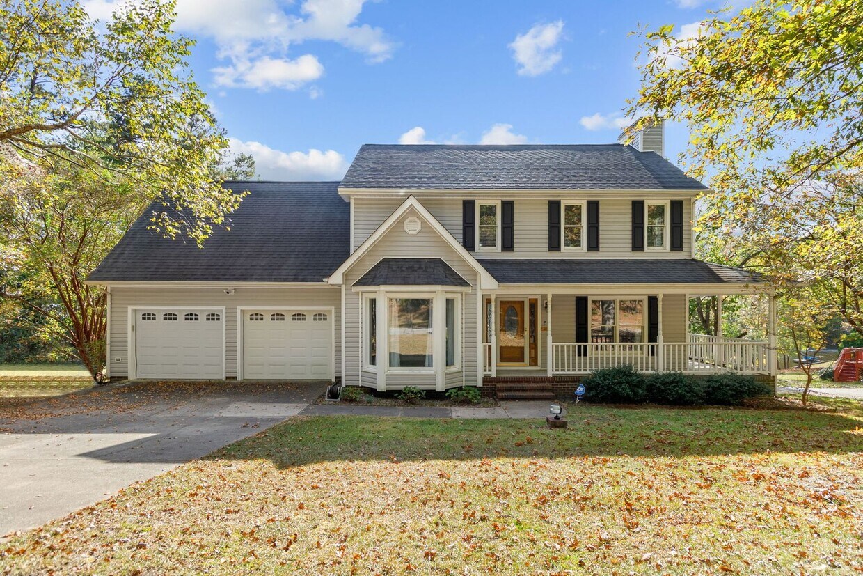 Foto principal - Beautiful 4 Bedroom/ 2 Story Home