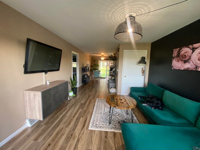 Foto del edificio - 5467 W Netherwood Rd