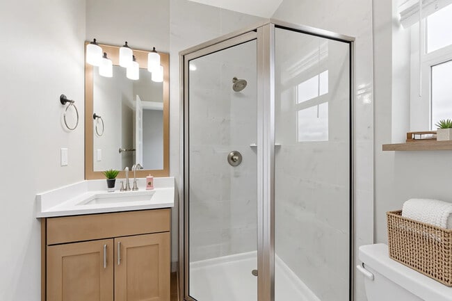 Building Photo - Equinox on Lincoln