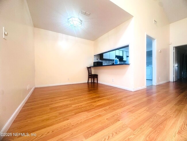 Foto del edificio - 4835 Kingsmeadow Ln