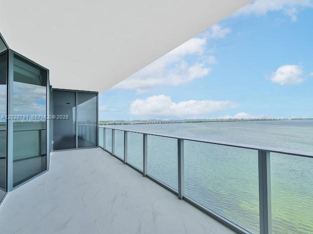 Foto del edificio - 700 NE 24th St