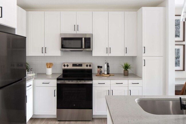 Building Photo - 7th & Oak