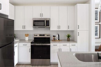 Building Photo - 7th & Oak