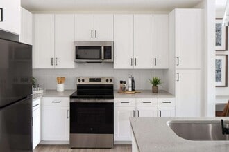 Building Photo - 7th & Oak