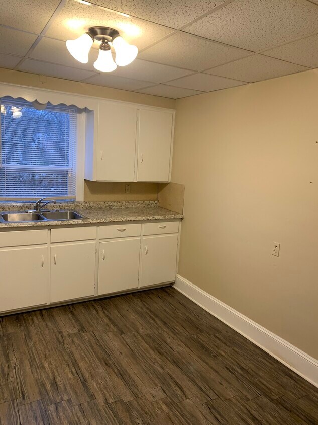 Kitchen Cabinets - 164 Chestnut St