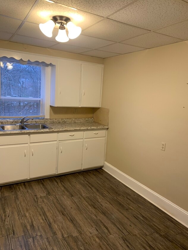 Kitchen Cabinets - 164 Chestnut St