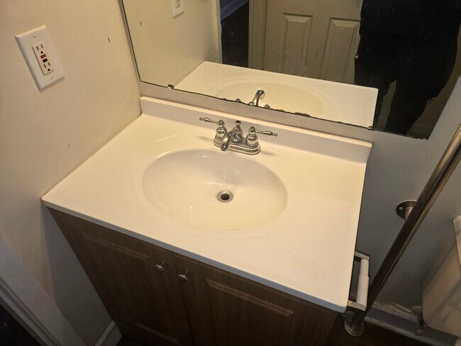 Foto del edificio - 209 Vineland Dr