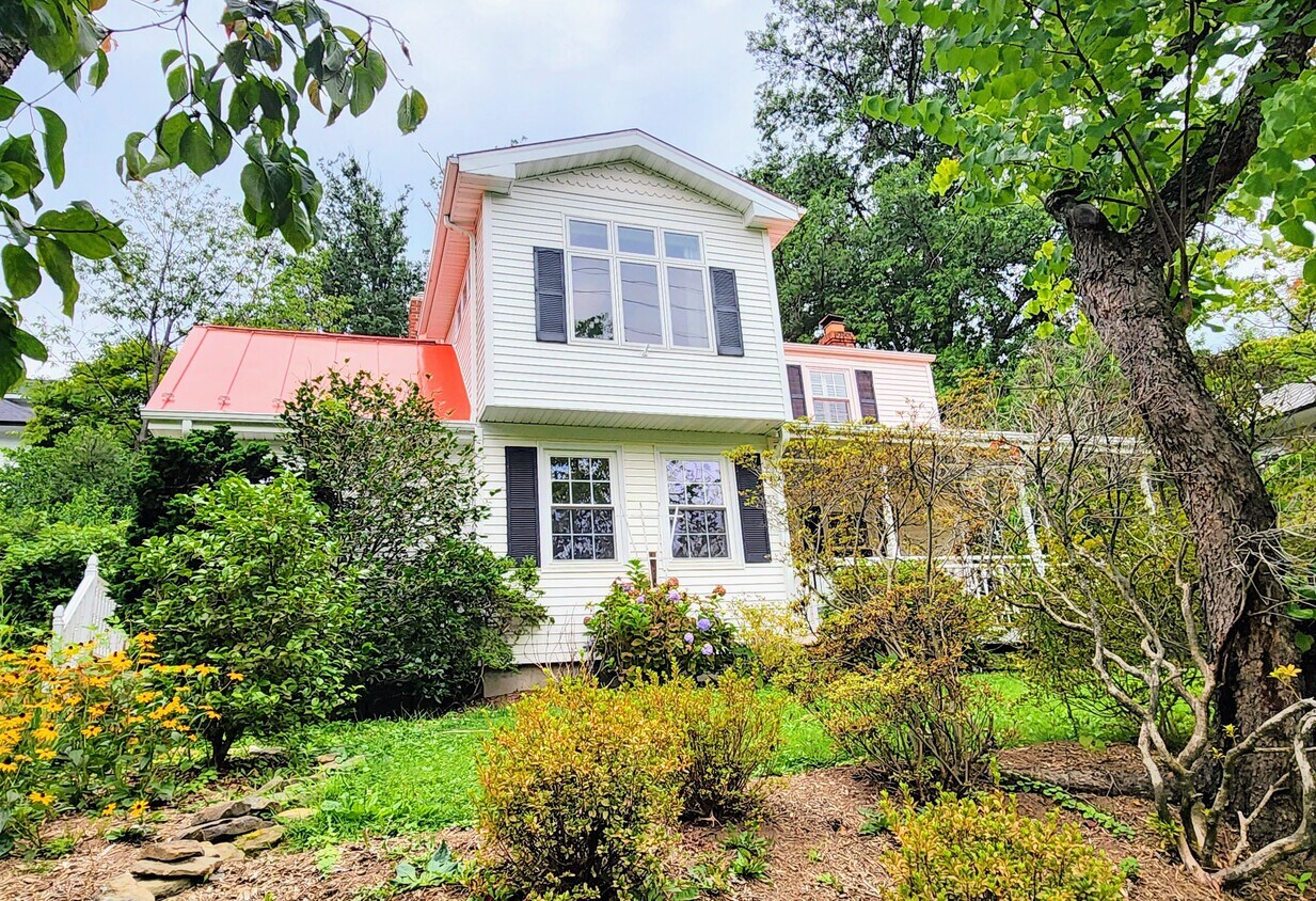 Primary Photo - 2138 Powhatan St
