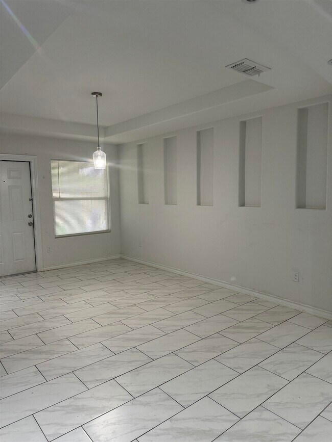 Foto del edificio - 2931 Rowan Dr