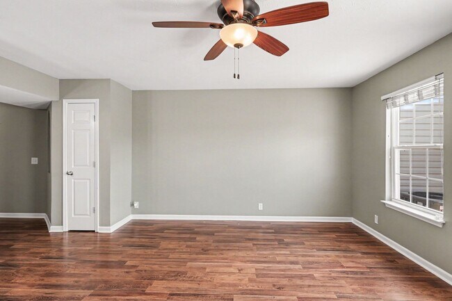 Foto del edificio - Charming Townhome near Percy Priest