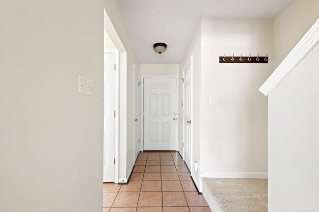 Building Photo - Charming 3BR Townhome in the Heart of Cary