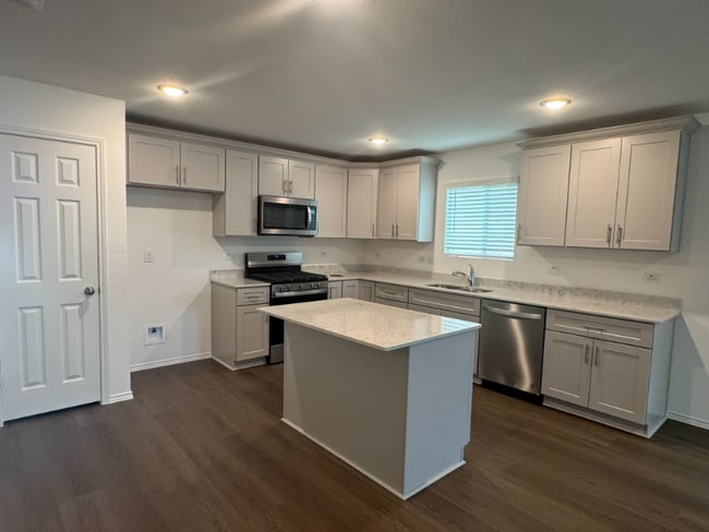 Building Photo - 16113 Isles Dr