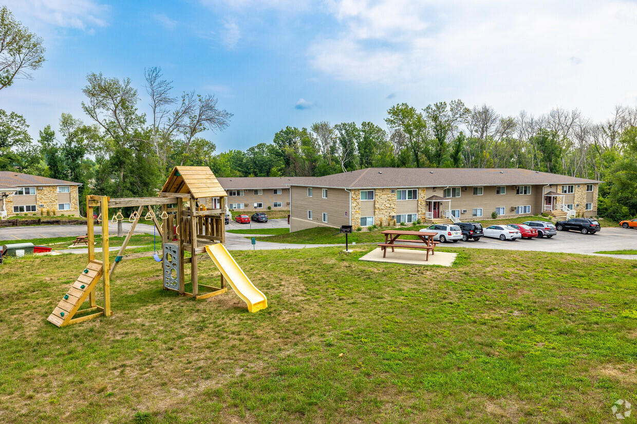 Primary Photo - Continental Terrace Apartments