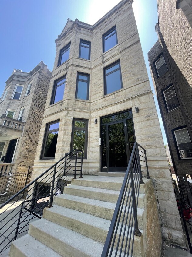 Primary Photo - 3321 W Pierce Ave