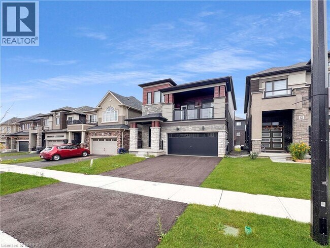 Building Photo - 14 Brewis St