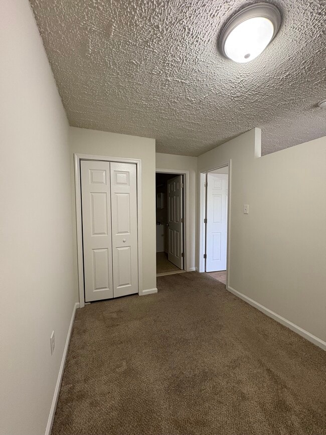 Building Photo - Riveredge Square Apartments