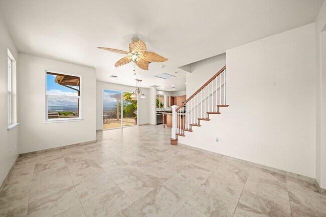 Building Photo - 65 Maunaleo Pl