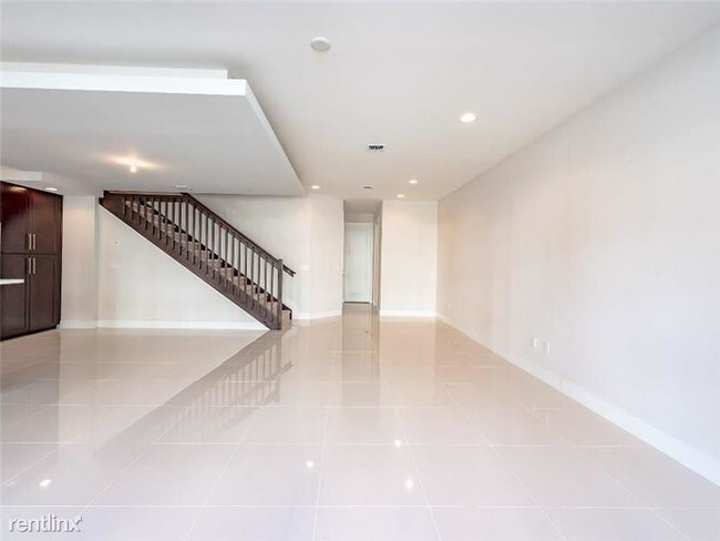 Foto del edificio - 5450 NE 25th Ave