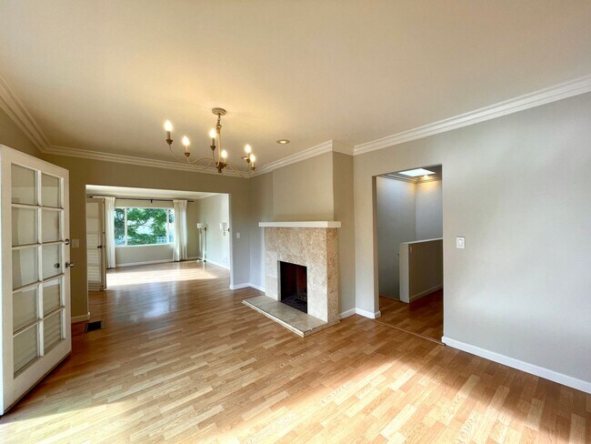 Building Photo - Beautiful 3B/2BA House w/ Garage & W/D in ...