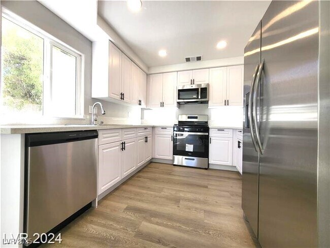 Building Photo - 10208 Grecian Laurel Ct